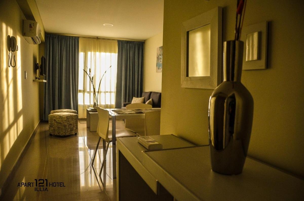 Illia 121 Apart Hotel Neuquén Eksteriør billede