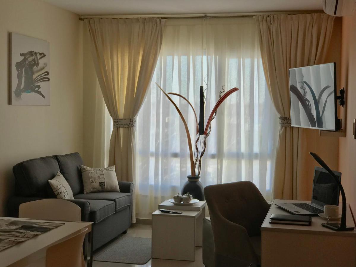 Illia 121 Apart Hotel Neuquén Eksteriør billede